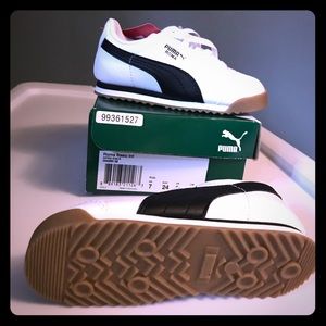 Puma tennis shoes